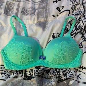 VS || Bra
